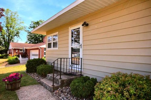2106 Hoeschler Dr, La Crosse, WI 54601-6813