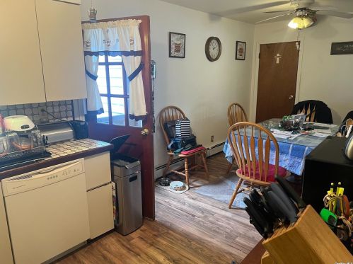 136 Daniel St, North Lindenhurst, NY 11757-3415