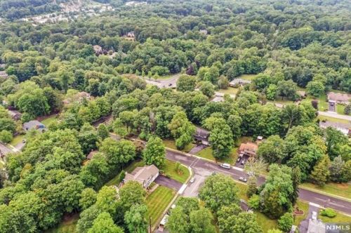 11 Cherokee Trl, Oakland NJ  07436-3011 exterior