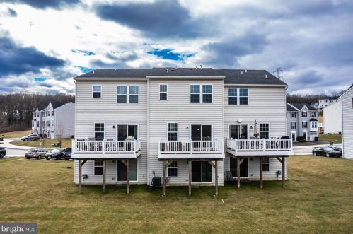 1839 Honeysuckle Ct, Downingtown PA  19335-7202 exterior