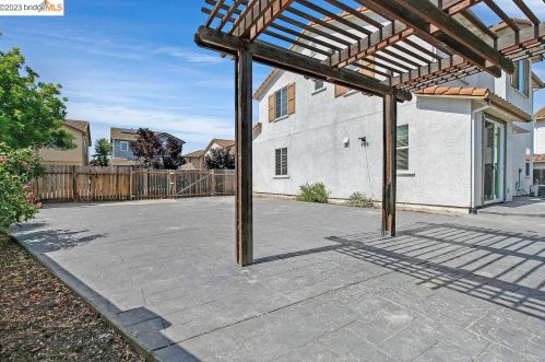 23 Elijah Ct, West Pittsburg CA  94565-2748 exterior