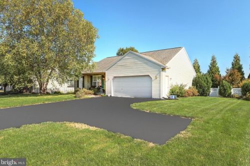 5245 Board Rd, Mount Wolf, PA 17347-9794
