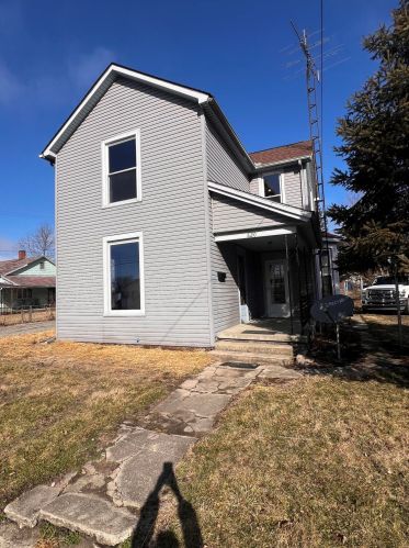 820 Columbus Ave, Bellefontaine OH  43311-1122 exterior