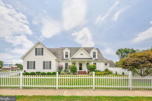 704 Lincoln Ave, Delmar, DE 19940-1344