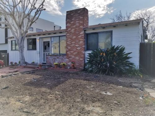 4064 Haines St, San Diego, CA 92109-5310