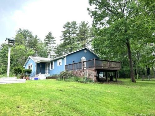 110 Mail Rd, Barryville, NY 12719-5411