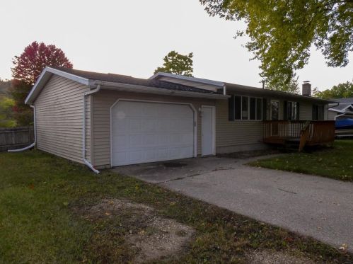 1713 Holley St, Holmen, WI 54636-9675
