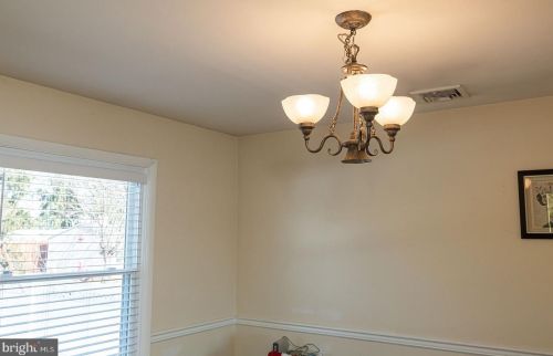 327 Ashford Dr, Lancaster PA 17601-3535 exterior