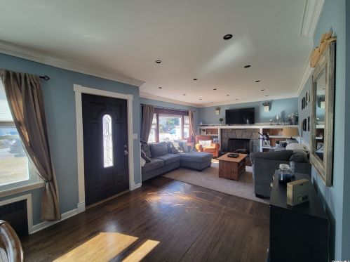 542 4th St, Elwood, NY 11731-2342