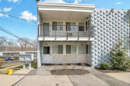 5 Wyndover Woods Ln, White Plains, NY 10603-3145