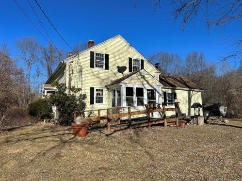 82 Roper Rd, Moosup, CT 06354-1714