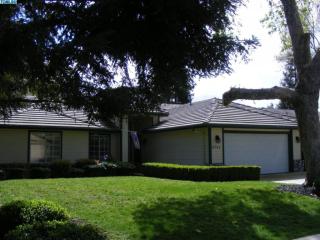 2735 Perez Ct, Visalia, CA 93291-3144