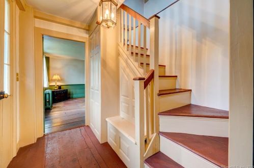 35 Smith St, Middletown CT  06457-1740 exterior