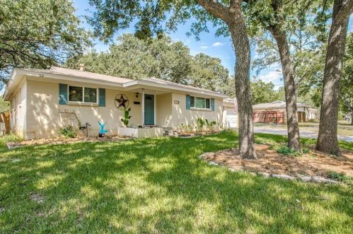 612 Vine St, Euless, TX 76040-5373