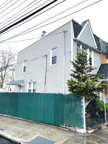184-26 90th Ave, Jamaica, NY 11423-2322