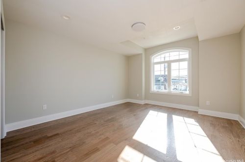 161 Lucille Ave, Floral Park NY  11003-2723 exterior