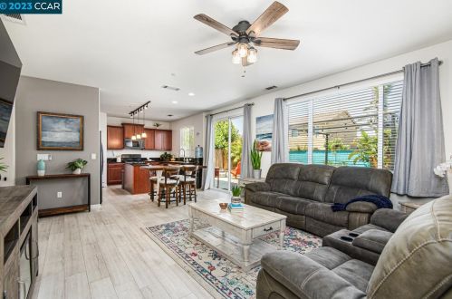 4086 Freesia Dr, Oakley CA  94561-1944 exterior