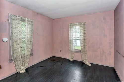 64 Driscoll Ave, Rockville Centre NY  11570-6006 exterior