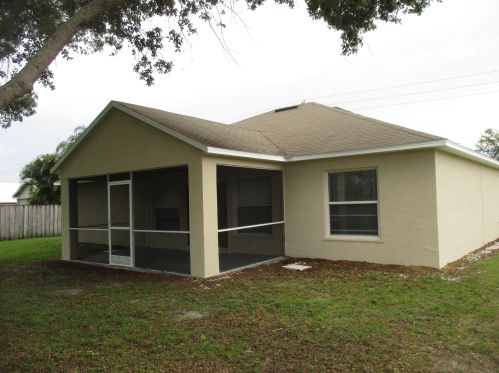 662 Lakehurst Dr, Fort Pierce, FL 34983-2467