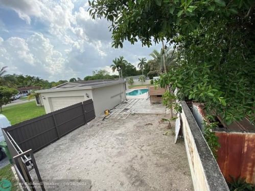 6451 3rd St, Hollywood, FL 33023-1217