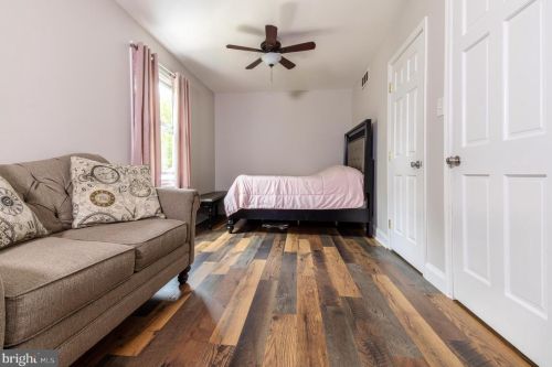 8 Kings Ct, Auburn NJ  08085-5033 exterior