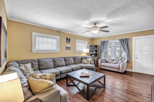 715 James St, Green Bay, WI 54303-3545