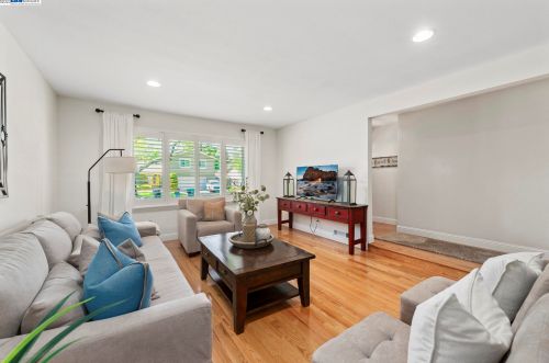 2427 Raven Rd, Pleasanton, CA 94566-4603