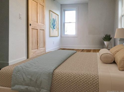 965 Broadway, Milford CT  06460-6308 exterior