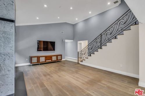 24747 Valley St, Santa Clarita CA  91321-2628 exterior