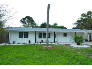 2017 Stratford Dr, Sarasota, FL 34232-4136