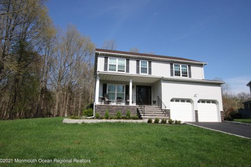 3 Yale Ct, Tinton Falls, NJ 07724-9727