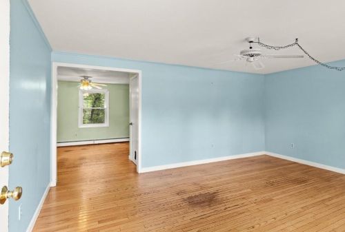 1 Nolet Ave, Salem NH  03079-1756 exterior