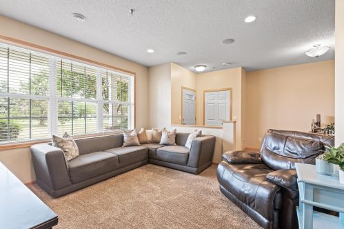 11384 Aberdeen Cir, Minneapolis, MN 55449-4585