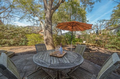 1328 Southlake Dr, Mount Pleasant SC  29464-7441 exterior