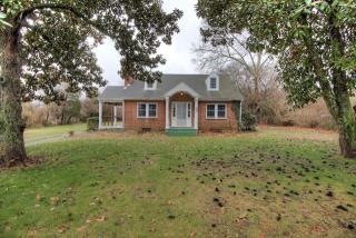 3059 Creighton Rd, Richmond, VA 23223-2617