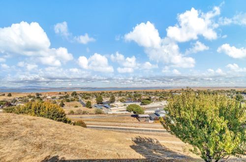 301 Rosemarie Pl, West Pittsburg CA  94565-6705 exterior