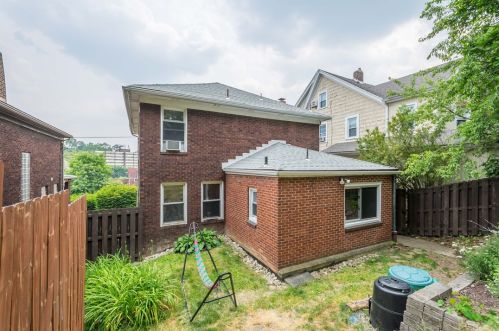5627 Pocusset St, Pittsburgh PA 15217-2216 exterior