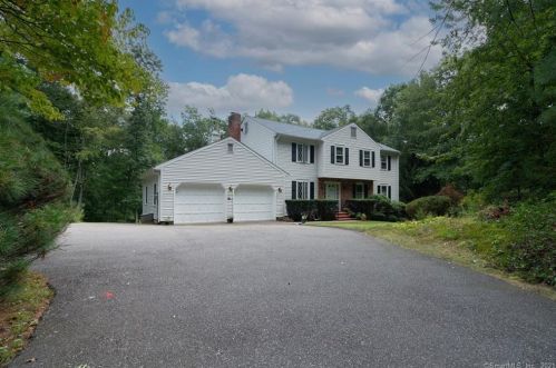 104 Burr Hall Rd, Waterbury, CT 06762-1403