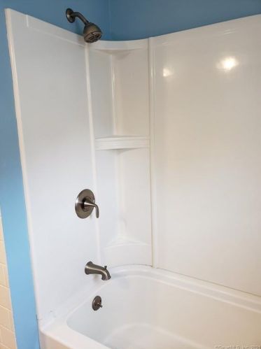 12 Hilltop Ave, Waterbury CT  06708-4709 exterior