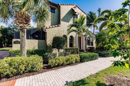 9008 Alturas St, Naples, FL 34113-3101