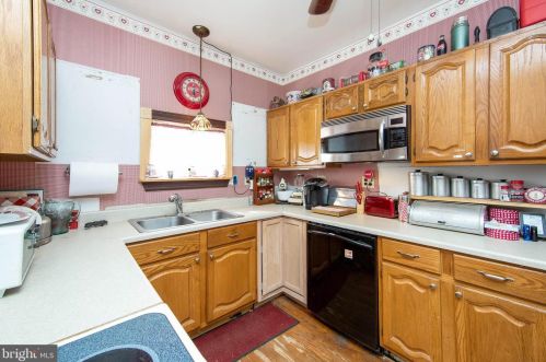 52 Chestnut Ave, Camden NJ  08109-2505 exterior