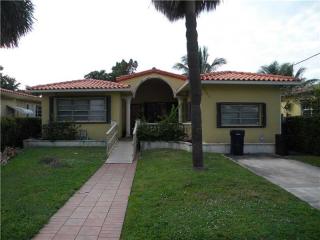 9348 Carlyle Ave, Miami, FL 33154-2444