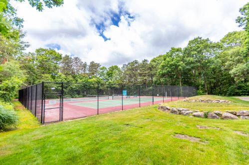 1 Hampton Ct, Mashpee MA 02649-2294 exterior