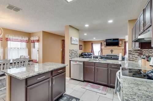 2821 Custer Dr, Denton TX  76210-6449 exterior