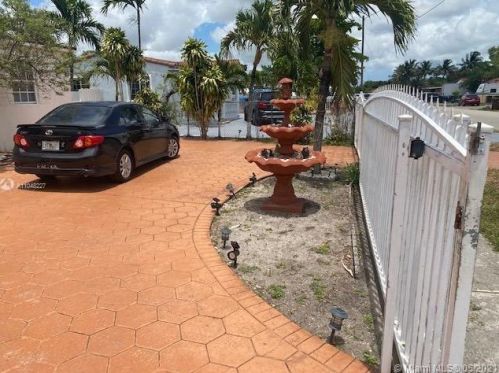 431 37th St, Hialeah, FL 33013-2719