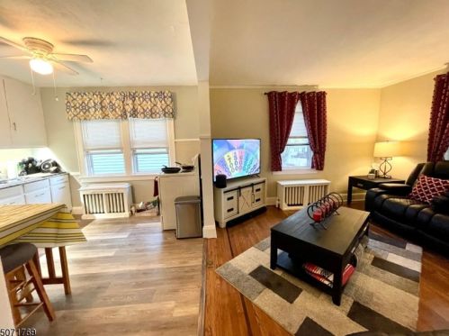 93 Sunset Trl, Parsippany NJ  07834-1124 exterior