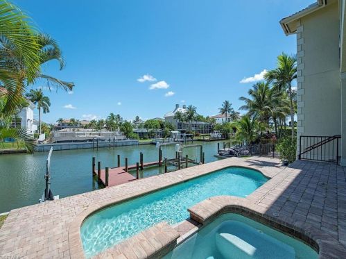405 Tradewinds Ave, Naples FL  34108-2374 exterior