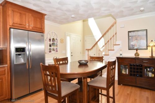 44 Boulevard Ave, Lincoln RI  02865-2108 exterior