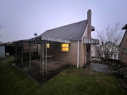 2111 Plainview Ave, Pittsburgh, PA 15226-1545