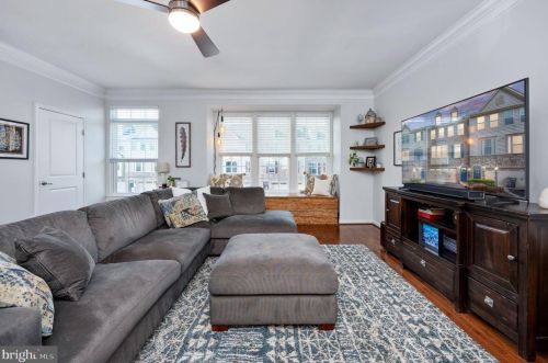 7009 Darbey Knoll Dr, Gainesville VA  20155-3634 exterior